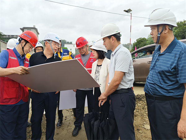 9月19日，江市長(zhǎng)調(diào)研歙縣段防洪治理項(xiàng)目。.jpg