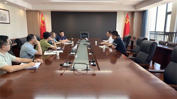 6月17日，中石化黃山公司總經(jīng)理王程海一行就能源站合作事宜開展座談交流，洪董、吳書記，資規(guī)局張局長參加座談。.jpg