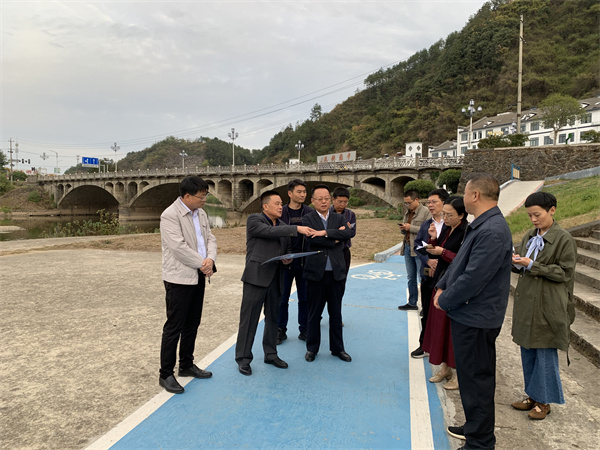 10月25日，縣委書記汪凱調(diào)研豐樂河濱江公園項(xiàng)目.jpg