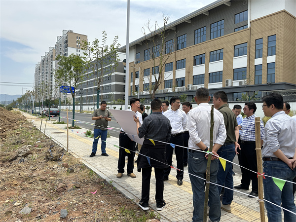 5月14日，縣長王奇勇調(diào)研揚之學校項目.jpg